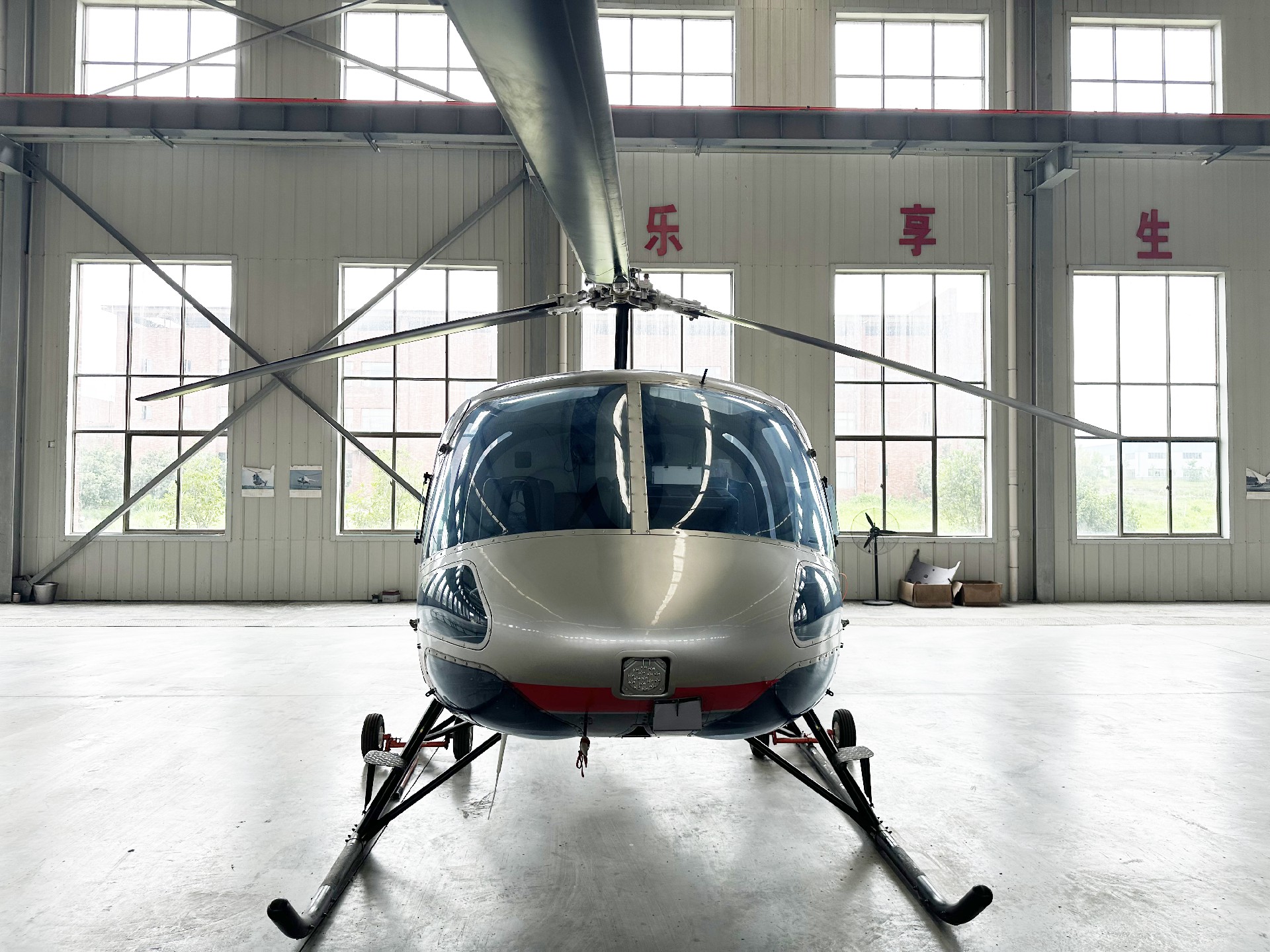 恩斯特龙EN-480B，B-70AR，序列号5185，出厂日期：2013.11.18，机体时间：1192小时 (1).jpg