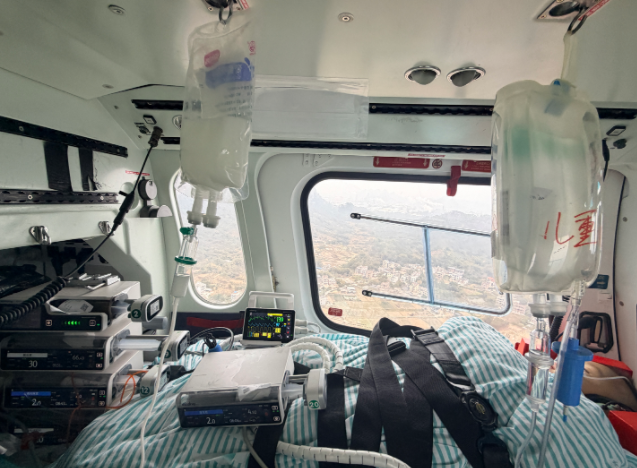 600公里的生命接力！直升机跨省转运3岁危重患儿顺利抵穗